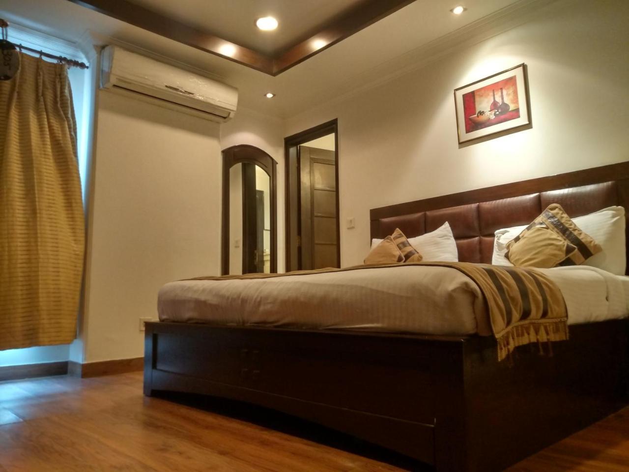 Hotel Aaron Castle New Delhi Exterior photo